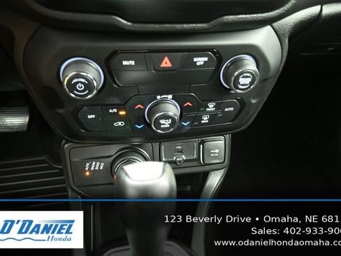 Used 2018 Jeep Renegade Limited AWD/4WD image 31