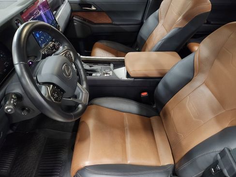 Used 2024 Lexus GX 550 w/ Accessory Package (Z1) image 28