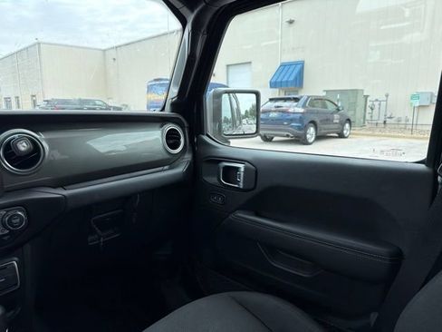 Used 2023 Jeep Wrangler Unlimited Sahara w/ LED Lighting Group AWD/4WD image 21