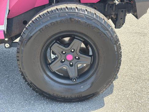 Used 2010 Jeep Wrangler Unlimited Sahara w/ Dual Top Group AWD/4WD image 19