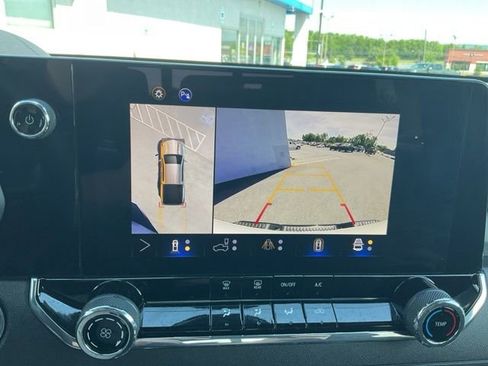 Used 2024 Chevrolet Colorado Trail Boss w/ Technology Package AWD/4WD image 6