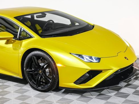 Used 2020 Lamborghini Huracan EVO image 5