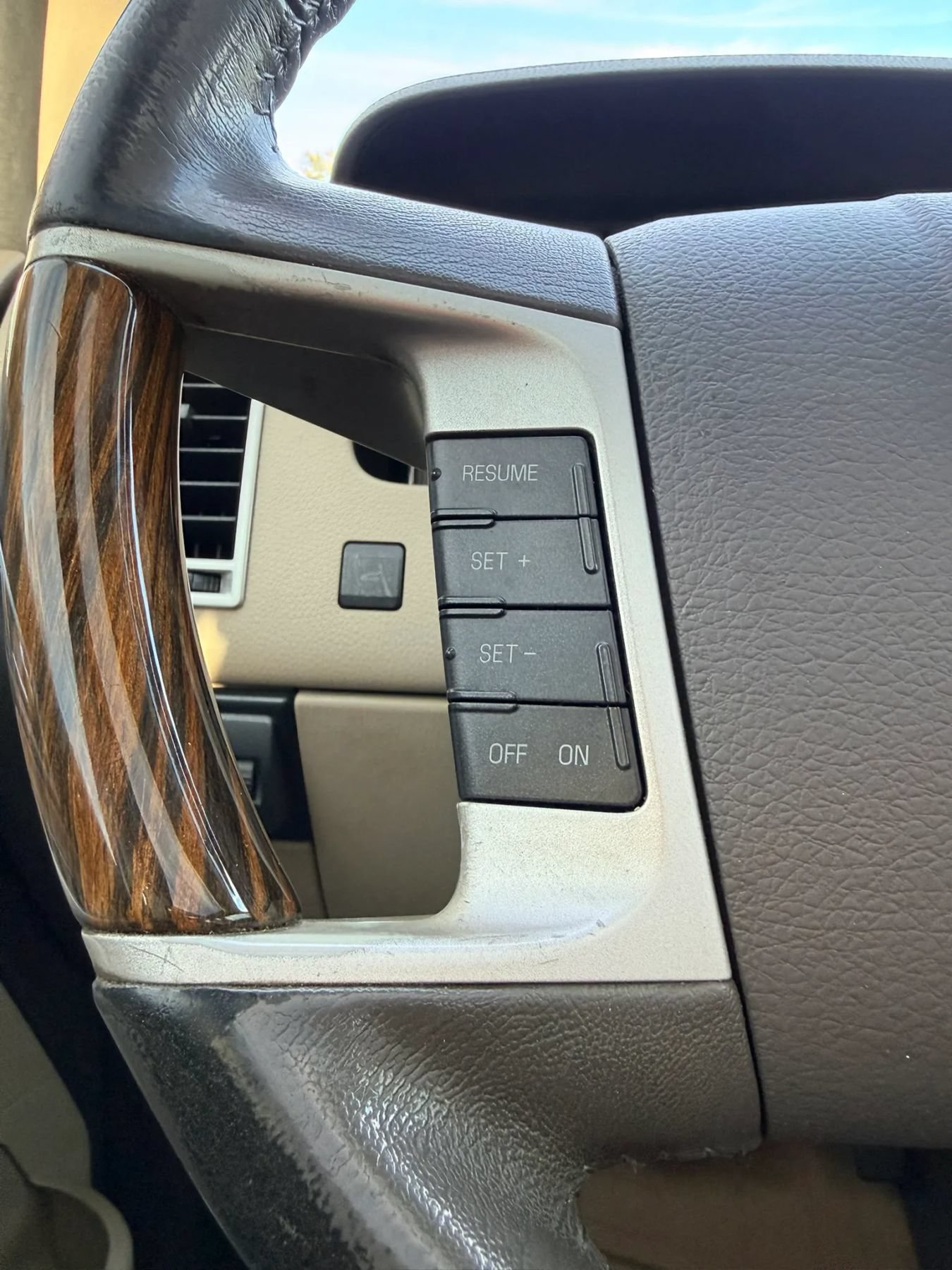 Used 2010 Lincoln MKX AWD image 12
