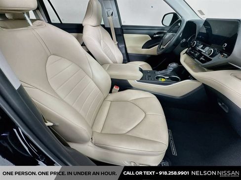Used 2024 Toyota Highlander XLE FWD image 29