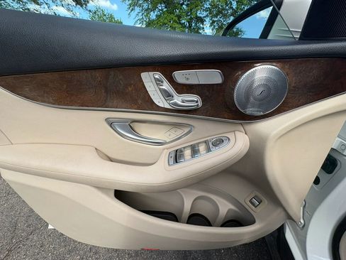 Used 2018 Mercedes-Benz GLC 300 4MATIC image 28