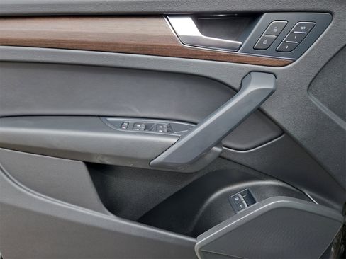 Certified 2024 Audi Q5 e Premium w/ Convenience Package image 15