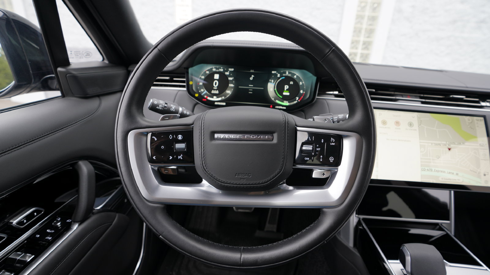 Used 2025 Land Rover Range Rover SE AWD/4WD image 33
