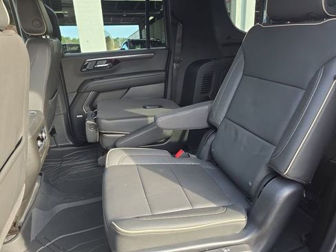 Used 2025 Chevrolet Suburban Premier image 14
