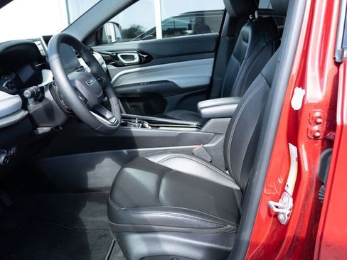 Used 2025 Jeep Compass Limited AWD/4WD image 17