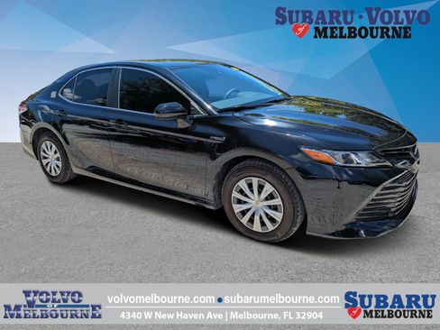 Used 2020 Toyota Camry LE FWD image 1