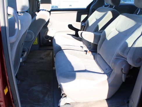 Used 2009 Toyota Sienna LE image 9
