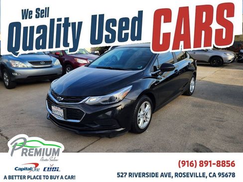 Used 2017 Chevrolet Cruze LT FWD image 1