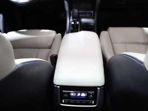 Used 2023 Subaru Ascent Limited w/ Technology Package image 31