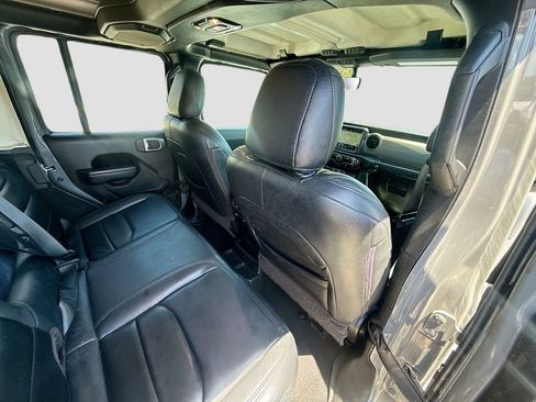 Used 2023 Jeep Wrangler Unlimited AWD/4WD image 32