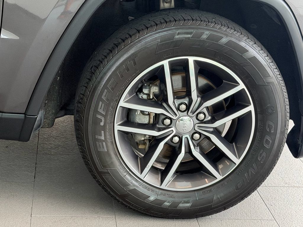 Used 2018 Jeep Grand Cherokee Limited RWD image 9