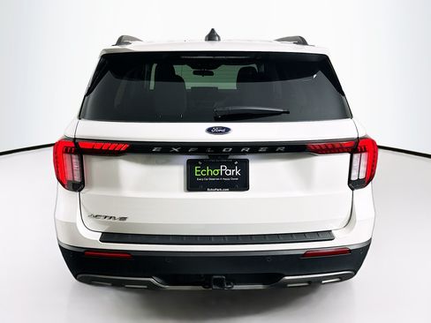 Used 2025 Ford Explorer Active w/ Active Comfort Package RWD image 7