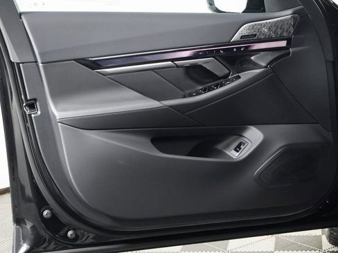 New 2026 BMW i5 eDrive40 w/ M Sport Package image 7