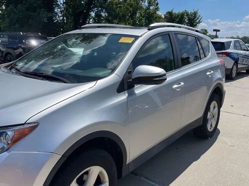 Used 2013 Toyota RAV4 XLE AWD/4WD image 2
