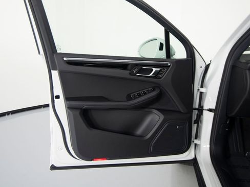 New 2026 Porsche Macan AWD/4WD image 17