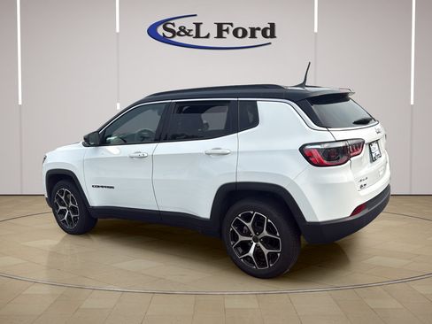 Used 2025 Jeep Compass Limited AWD/4WD image 4