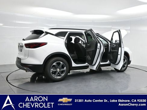 New 2025 Chevrolet Blazer LT w/ Convenience Package FWD image 4