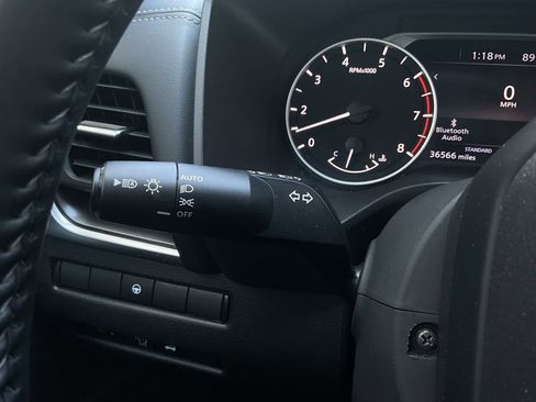 Used 2025 Nissan Rogue SV FWD image 29
