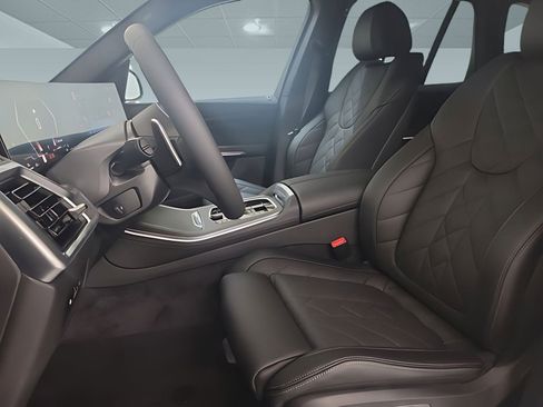 Used 2026 BMW X5 sDrive40i w/ M Sport Package image 7
