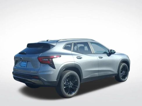 New 2026 Chevrolet Trax ACTIV w/ Sunroof Package FWD image 3