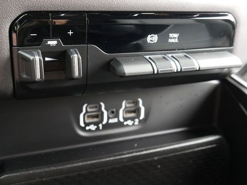Used 2021 RAM 2500 Big Horn w/ Level 1 Equipment Group AWD/4WD image 43