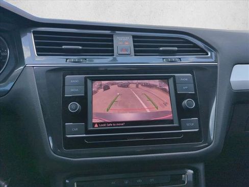 Used 2018 Volkswagen Tiguan S image 12