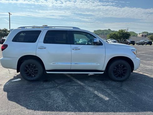 Used 2018 Toyota Sequoia Platinum AWD/4WD image 4