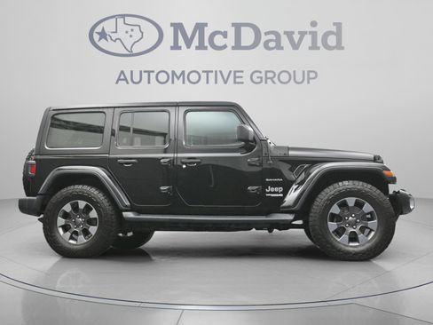 Used 2018 Jeep Wrangler Unlimited Sahara AWD/4WD image 31
