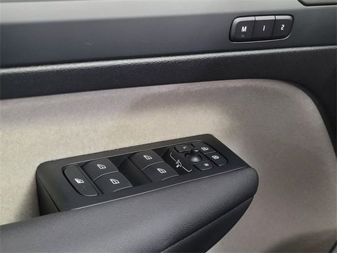 New 2026 Volvo XC40 B4 Plus w/ Climate Package image 21