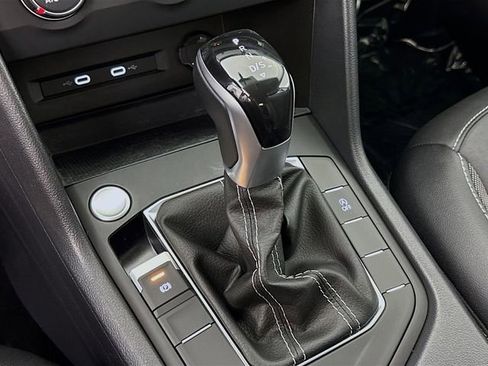 Used 2022 Volkswagen Taos SE FWD image 17