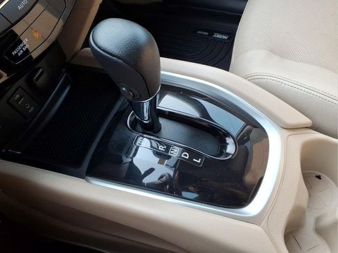 Used 2016 Nissan Rogue SL FWD image 19