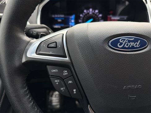 Used 2019 Ford Edge Titanium image 22