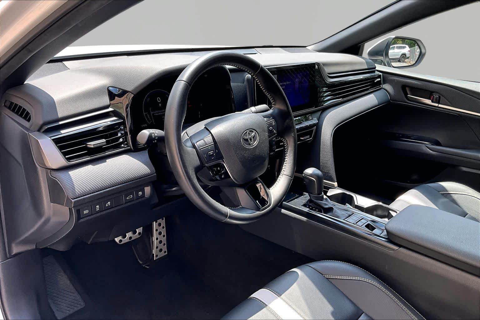 Used 2025 Toyota Camry SE FWD image 18