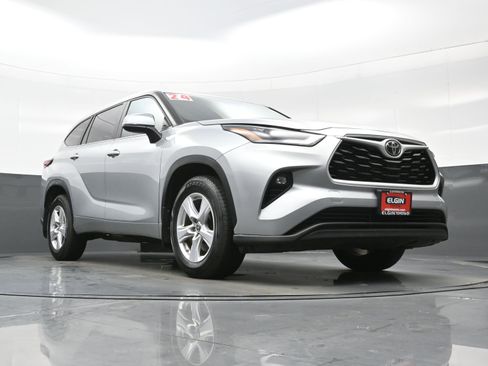 Used 2024 Toyota Highlander LE AWD/4WD image 26