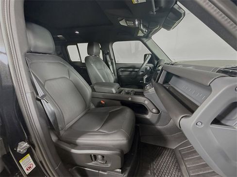 Used 2025 Land Rover Defender 110 S image 30