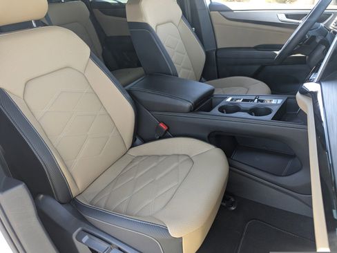 Used 2024 Volkswagen Atlas Cross Sport SE image 9