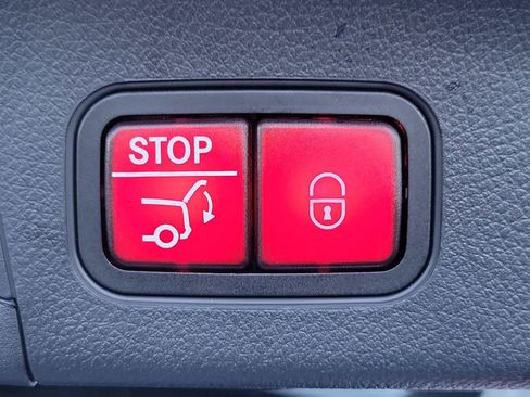 Certified 2025 Mercedes-Benz GLA 250 image 9