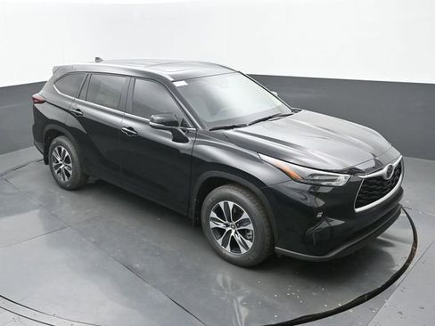 Used 2026 Toyota Highlander XLE image 29