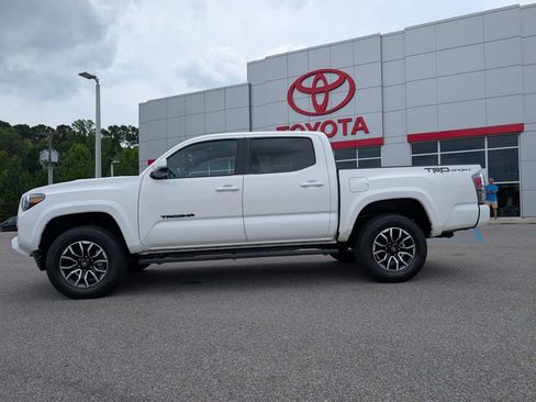 Used 2023 Toyota Tacoma TRD Sport w/ Technology Package RWD image 2