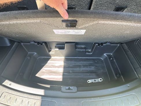 Used 2018 Buick Enclave Avenir w/ Avenir Technology Package AWD/4WD image 10