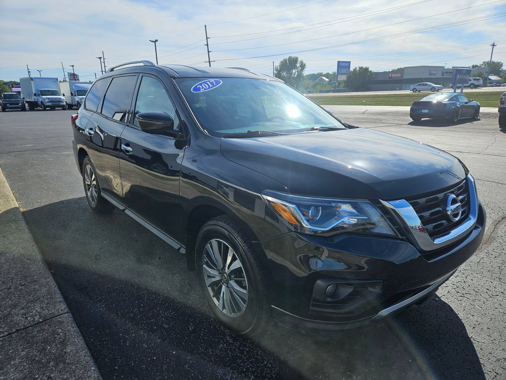 Used 2017 Nissan Pathfinder SV w/ SV Tech Package AWD/4WD image 4