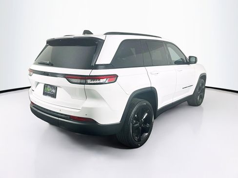 Used 2023 Jeep Grand Cherokee Altitude image 9