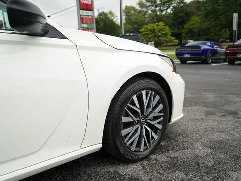 Used 2025 Nissan Altima 2.5 SV FWD image 18