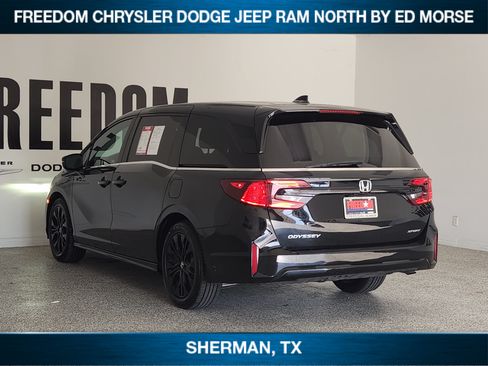 Used 2025 Honda Odyssey Sport-L image 3