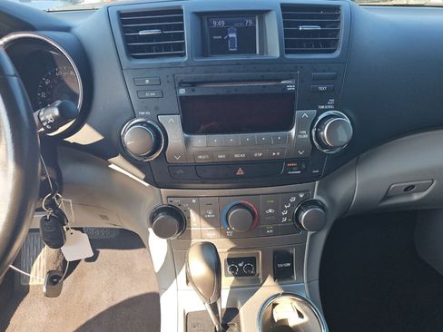 Used 2012 Toyota Highlander SE w/ Tow Pkg AWD/4WD image 13