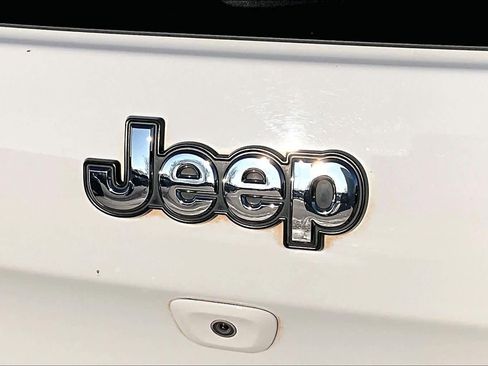 Used 2017 Jeep Cherokee Limited w/ Trailer Tow Group image 30